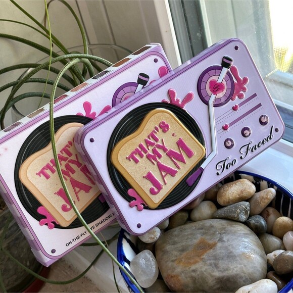 NIB Too Faced That’s My Jam Mini Eyeshadow Palette 6 Pan Purple Iridescent - Picture 9 of 11